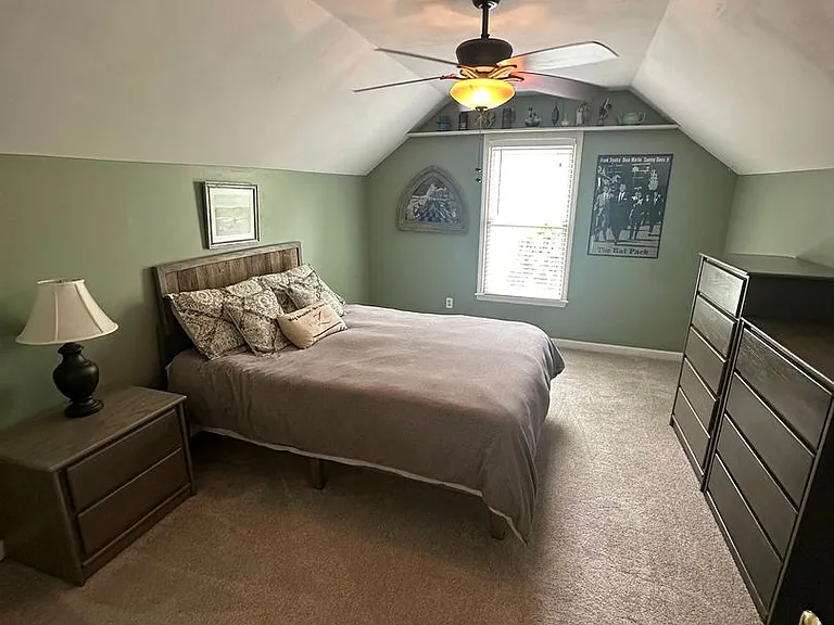 1842 Swynford Ln — Photo 11