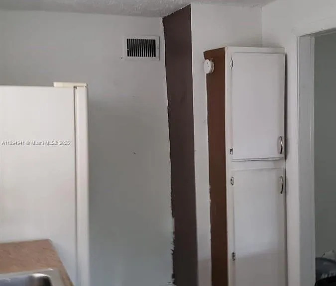 1517 Logan St — Photo 4
