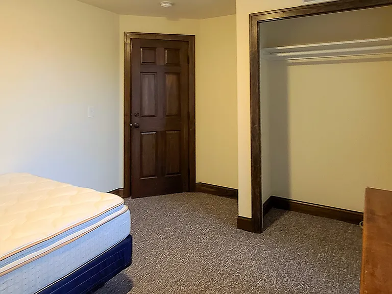 1319 Forest Ct — Photo 18