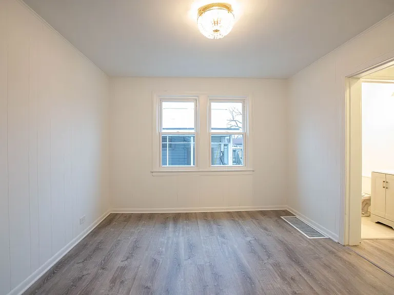 9237 S Utica Ave — Photo 13