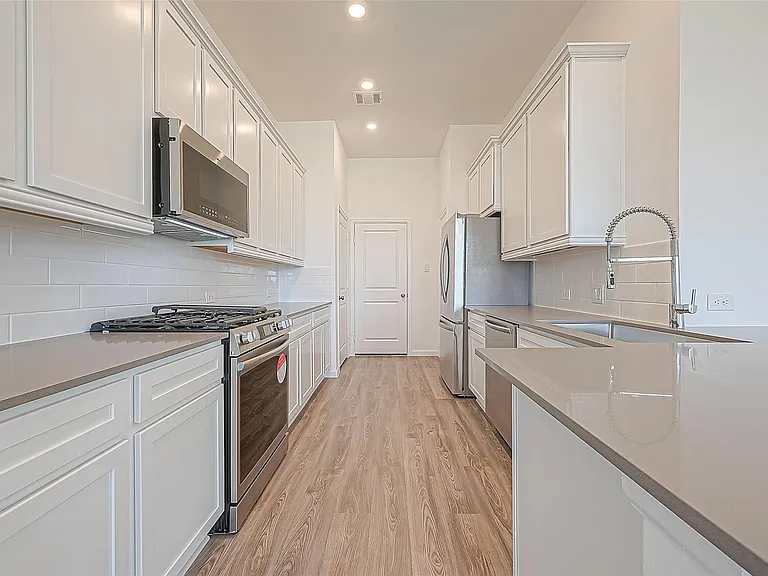 5554 Amber Brook Ln — Photo 9
