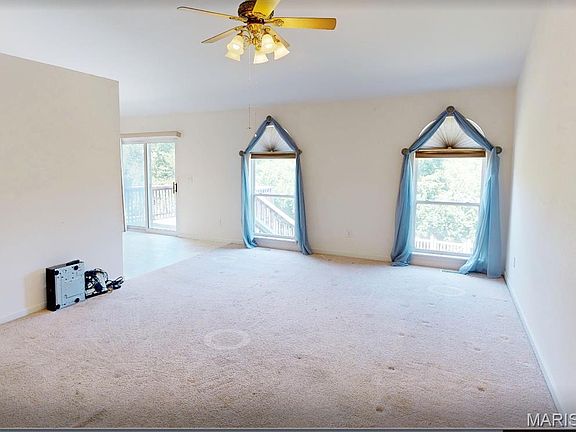 4th image of 975 William And Mary Ct