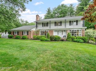 19 Tamarack Ln, Schenectady, NY 12309