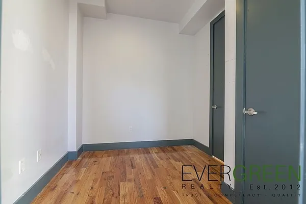 Rented by Evergreen Apartments BK | media 47