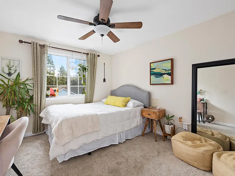 725 Peacock St — Photo 13
