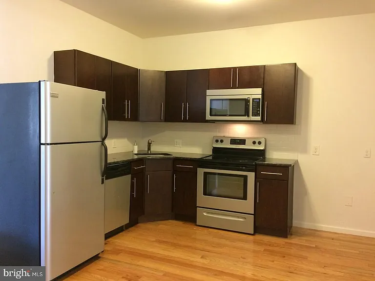 1823 N 17th St #C1-C2-C3 — Photo 2