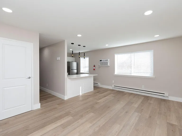 Laura Lane Apartments — Photo 52
