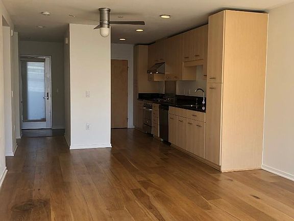5th image of 989 20th St Unit 565