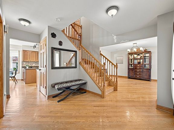 2nd image of 232 Pepperidge Cir