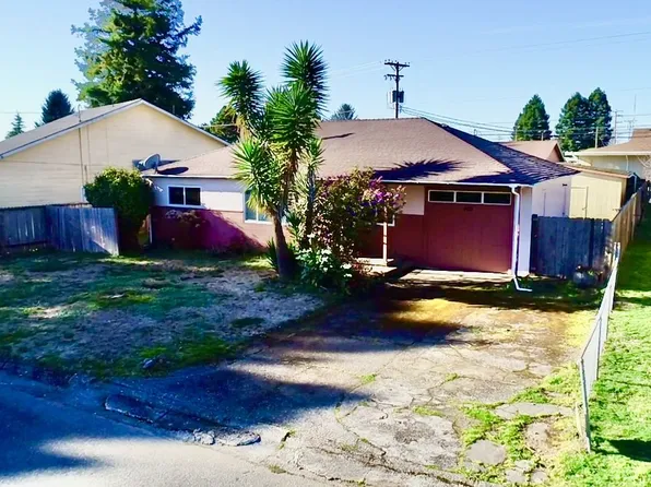 403 Linden Ln, Brookings, OR 97415