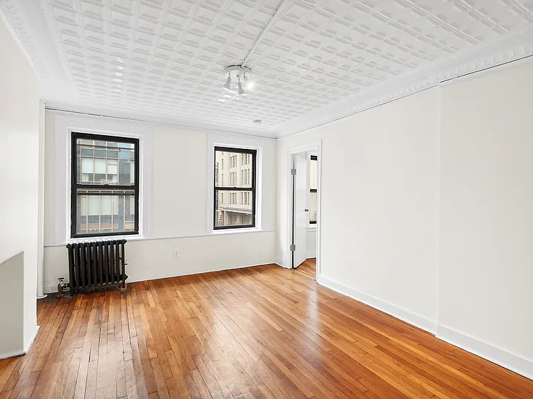 464 W 25th St #3 — Photo 2