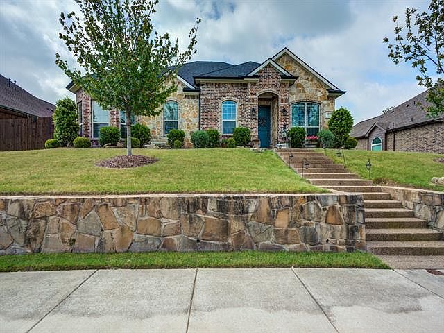 1st image of 1573 N Hills Dr