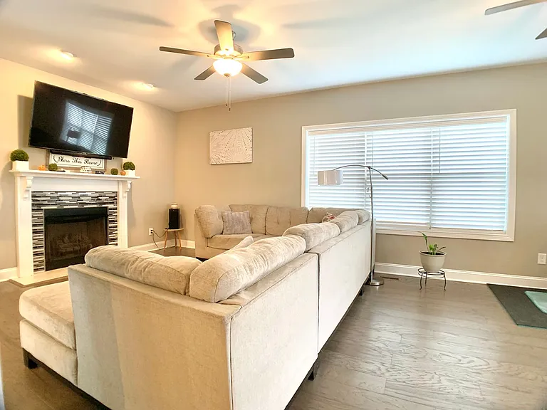 1376 Apple Blossom Rd — Photo 4