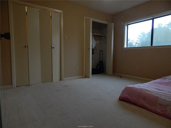 5th image of 2711 Sandy Cir