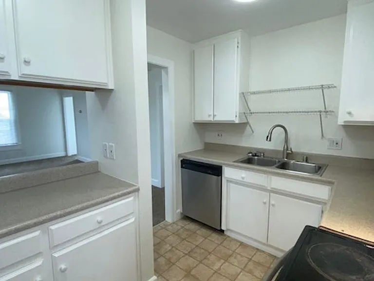585 Laine St — Photo 5