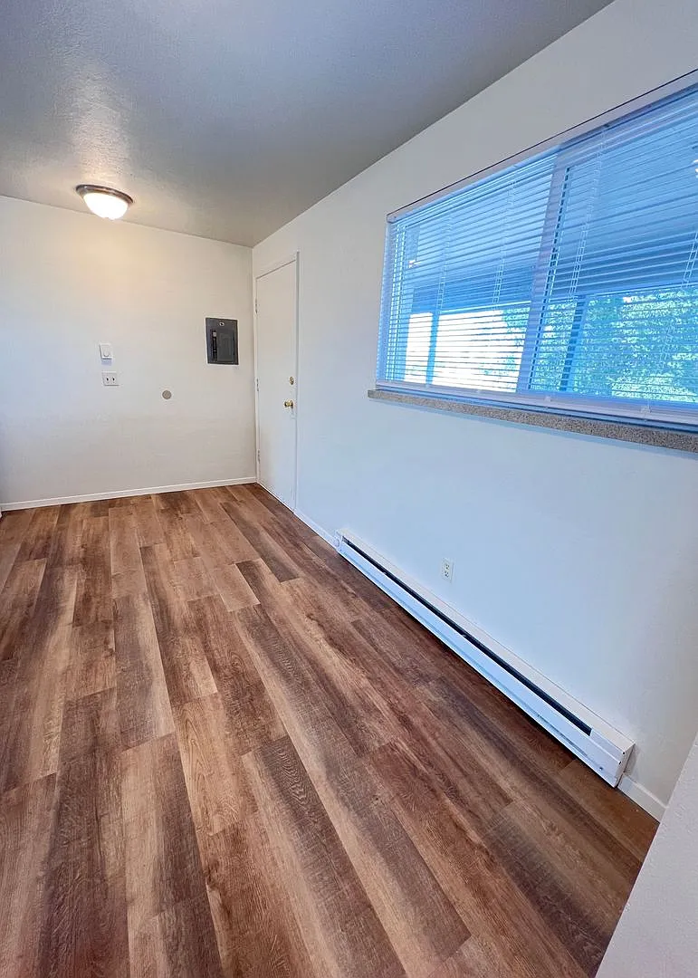 624 E Nelson Road — Photo 4