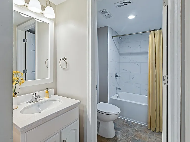 Station House Apartments — Photo 21
