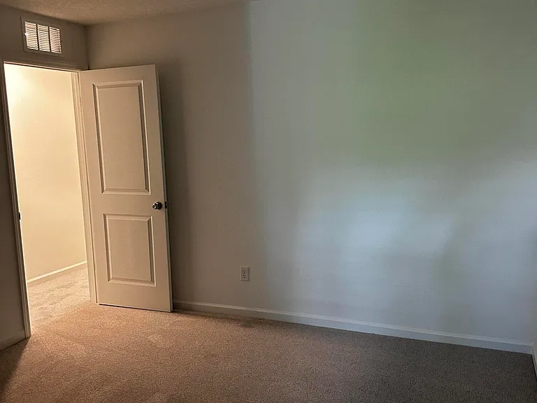 611 Holly Lakes Dr — Photo 32