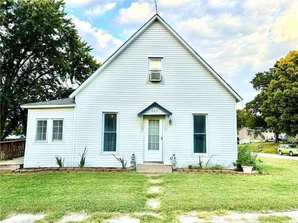 523 W 3rd St, Barnard, MO 64423