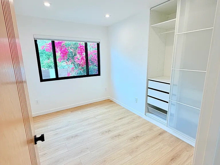 1265 Keniston Ave — Photo 7