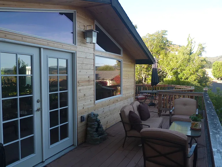 Rear Viewing Deck & Dining