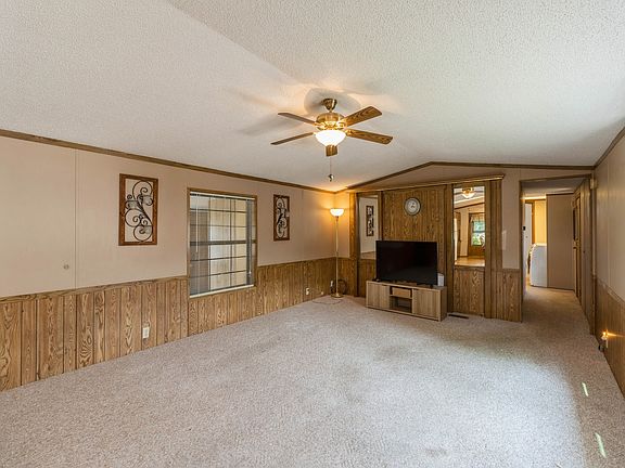 4th image of 831 Brighton Dr