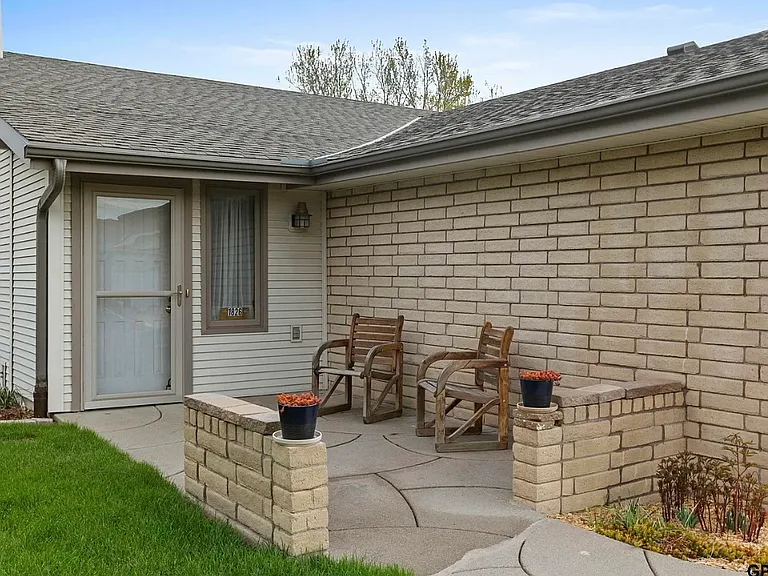 1826 Normandy Ln — Photo 2