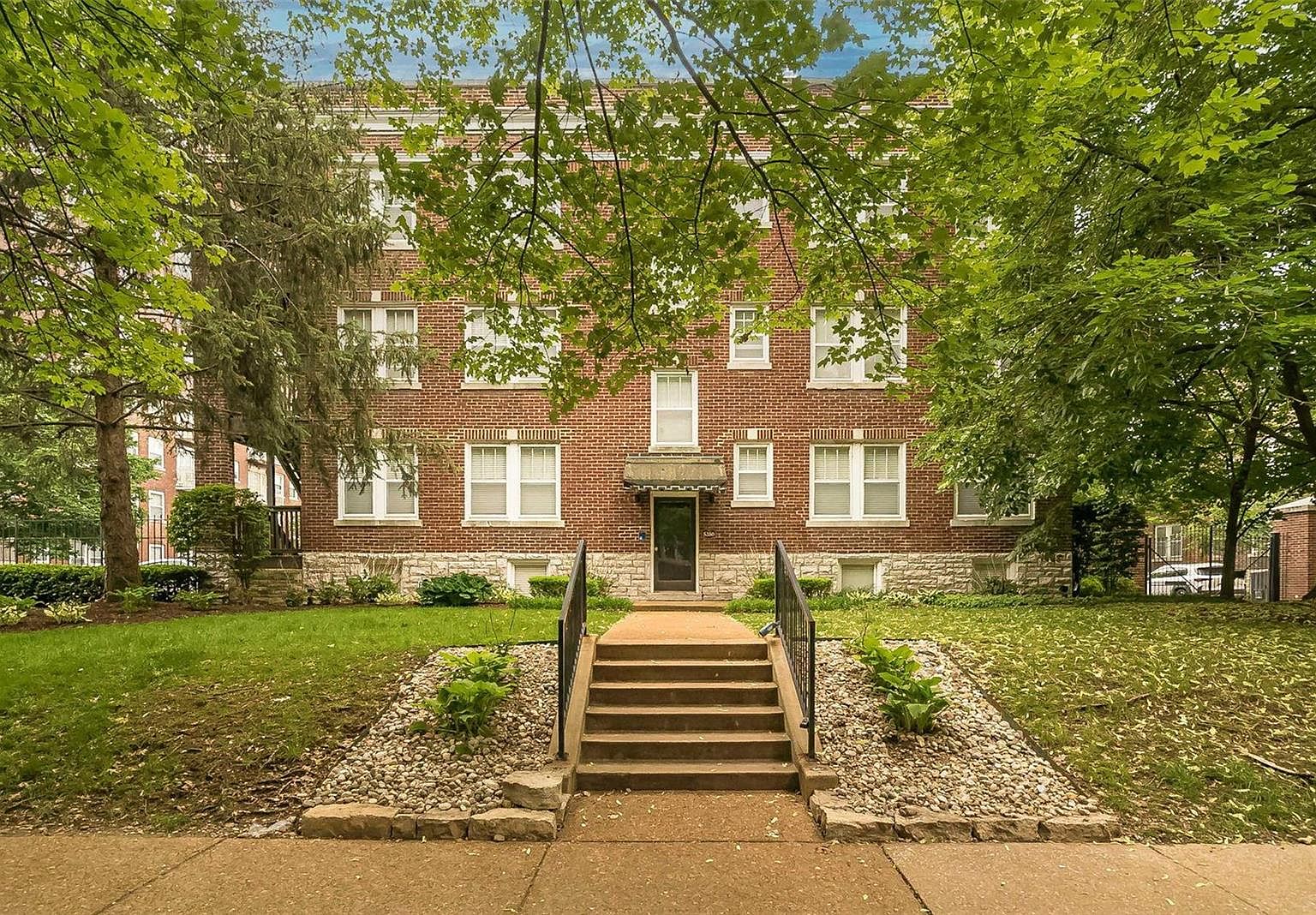 5350 Pershing Ave APT 1B, Saint Louis, MO 63112 | Zillow