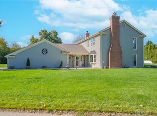 2550 Broken Woods Dr, Troy, OH 45373