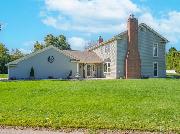 2550 Broken Woods Dr, Troy, OH 45373