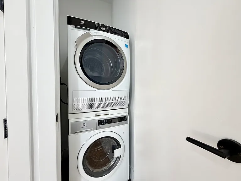 1725 Harman St #2R — Photo 7