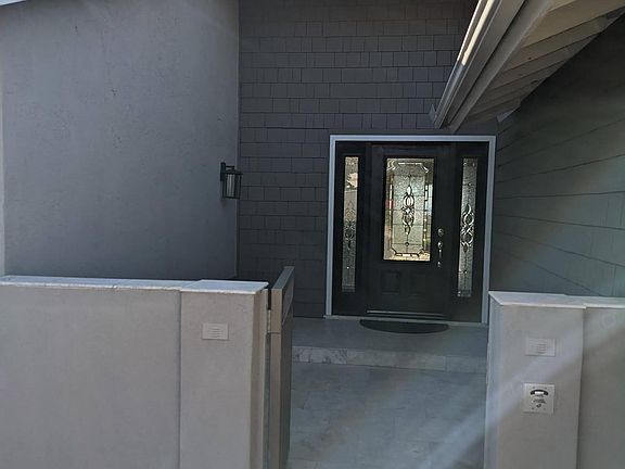 Front entryway with enclosed patio