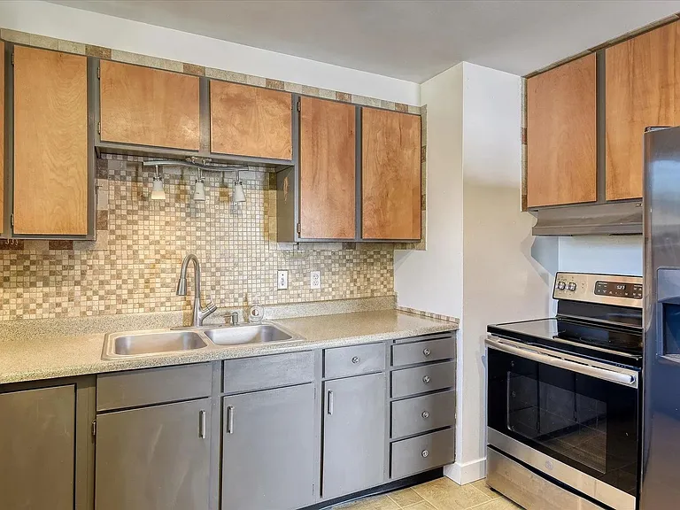 3015 W Eloika Ave — Photo 1