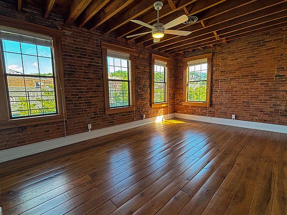 2nd image of 1318 Main St #5
