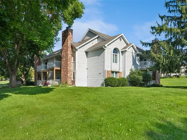 5221 Boulder Dr Unit 7, West Des Moines, IA 50265