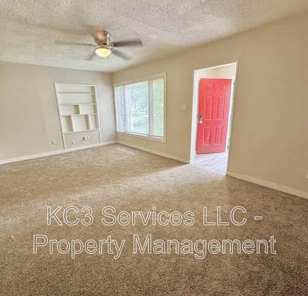 2215 E 81st St — Photo 9