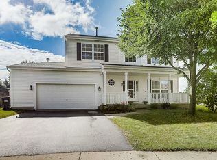 6 Rochelle Ct, Lake In The Hills, IL 60156