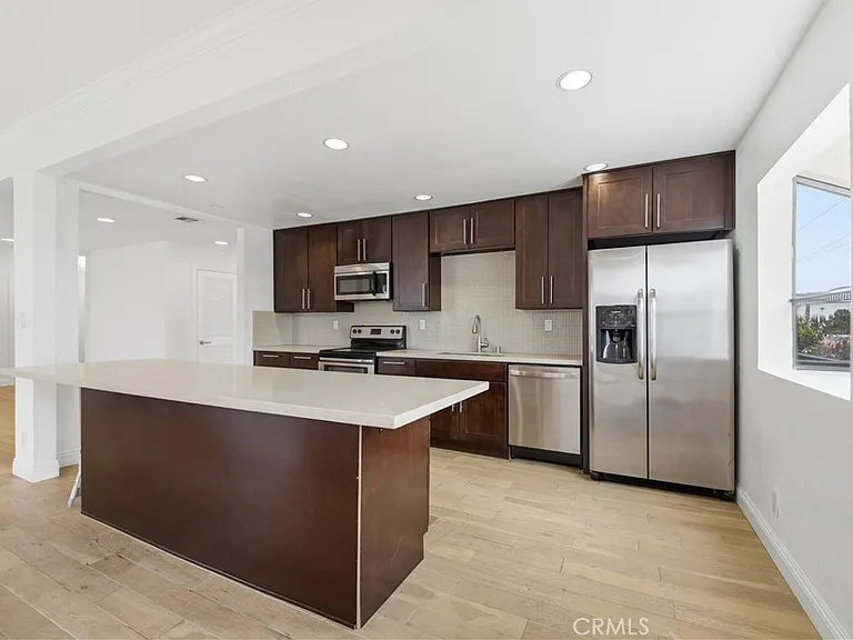 14115 Moorpark St — Photo 9