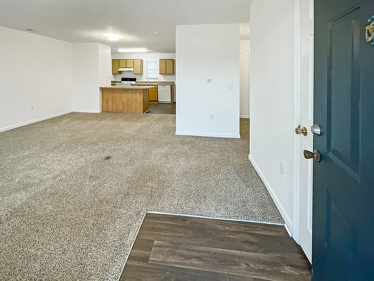 Amesbury Apartments — Photo 16