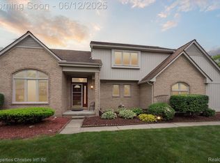 36837 Ashover Dr, Farmington Hills, MI 48335
