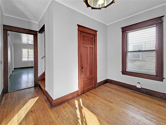 3rd image of 546 Magee Ave