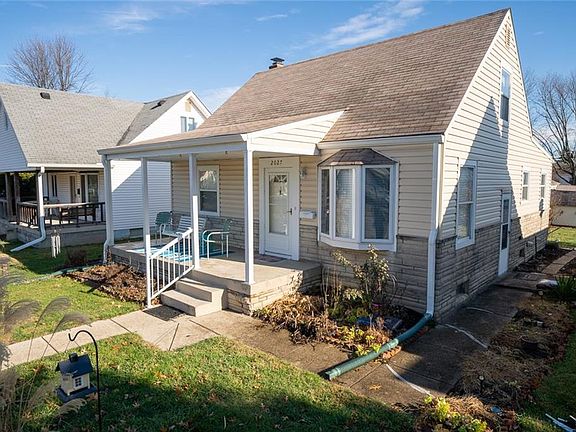 3rd image of 2027 Winton Ave