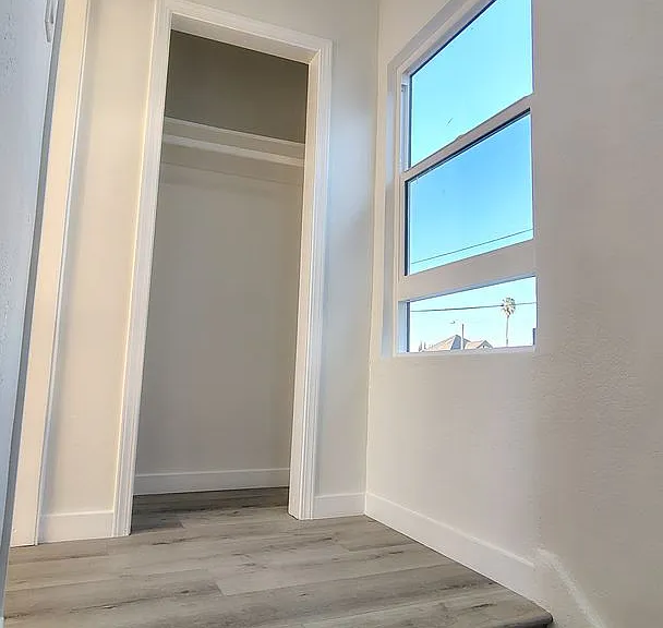 1565 S. Hobart Blvd — Photo 15