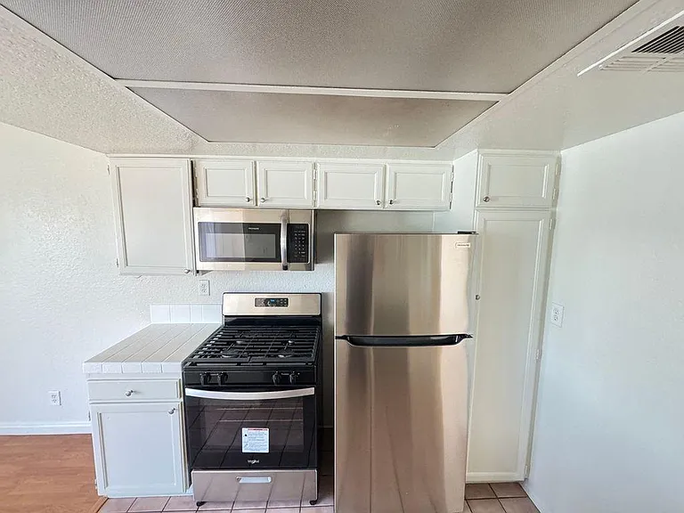 18144 Burbank Blvd #203 — Photo 8
