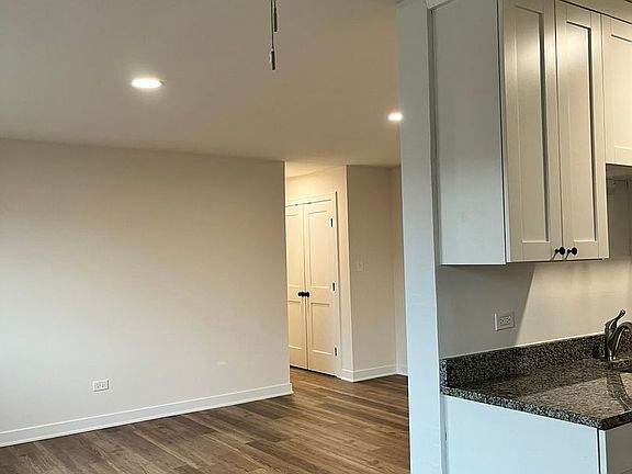 5th image of 5118 Fairview Ave APT 409