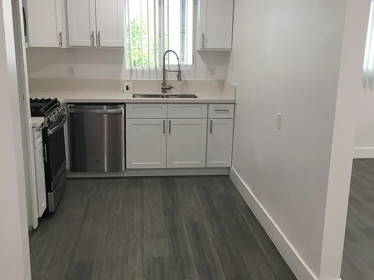 1118 S Holt Ave #4 — Photo 3