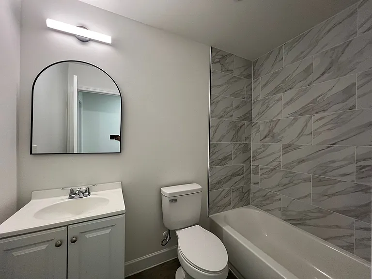 91 E Biscayne Rd — Photo 7