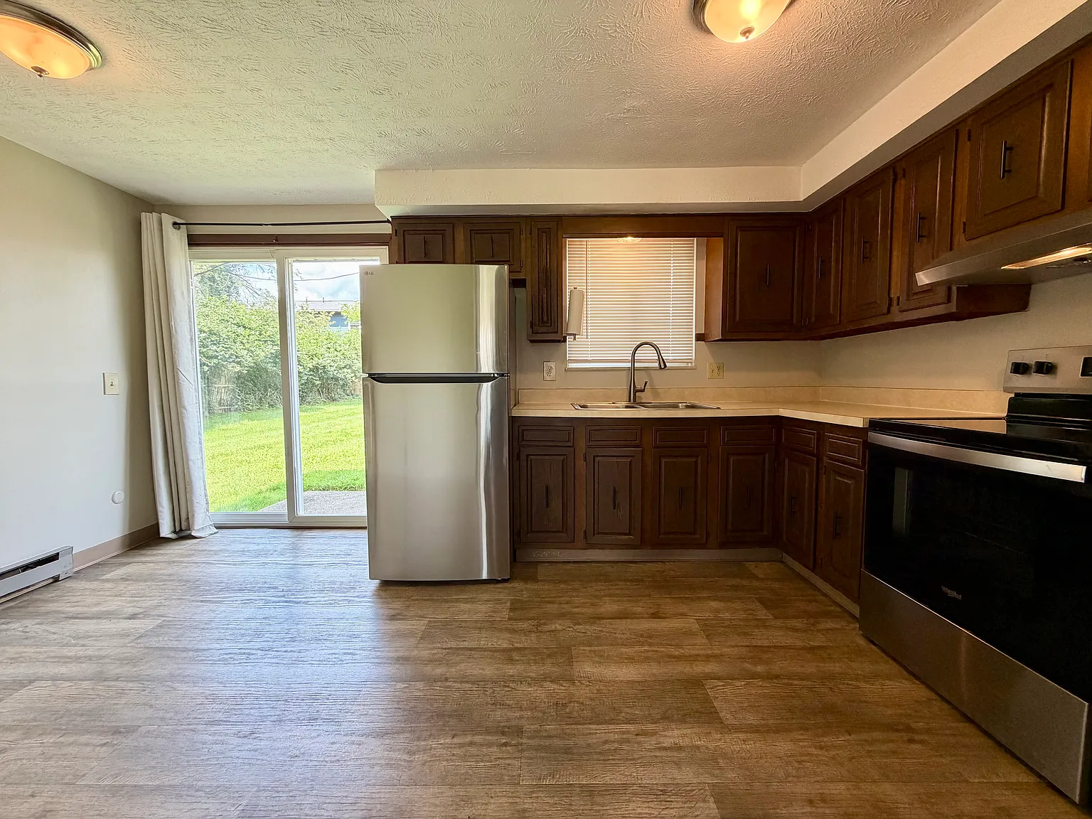 2 bed, 900 sqft, $1,025 — Photo 2