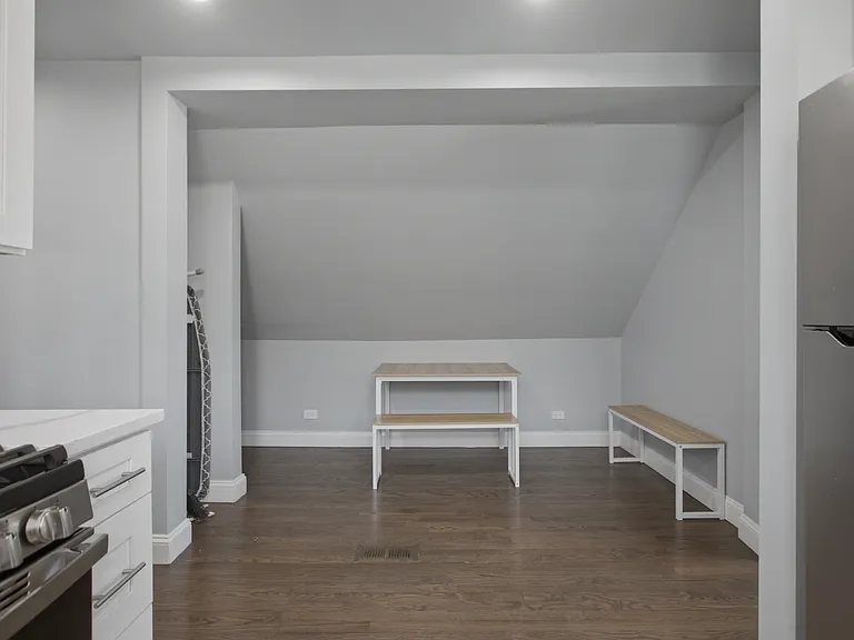 2430 N Normandy Ave #2 — Photo 6