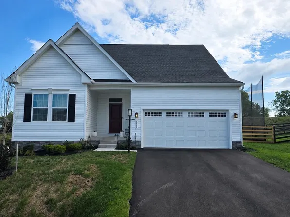 1881 Shannon Dr S, Greencastle, PA 17225